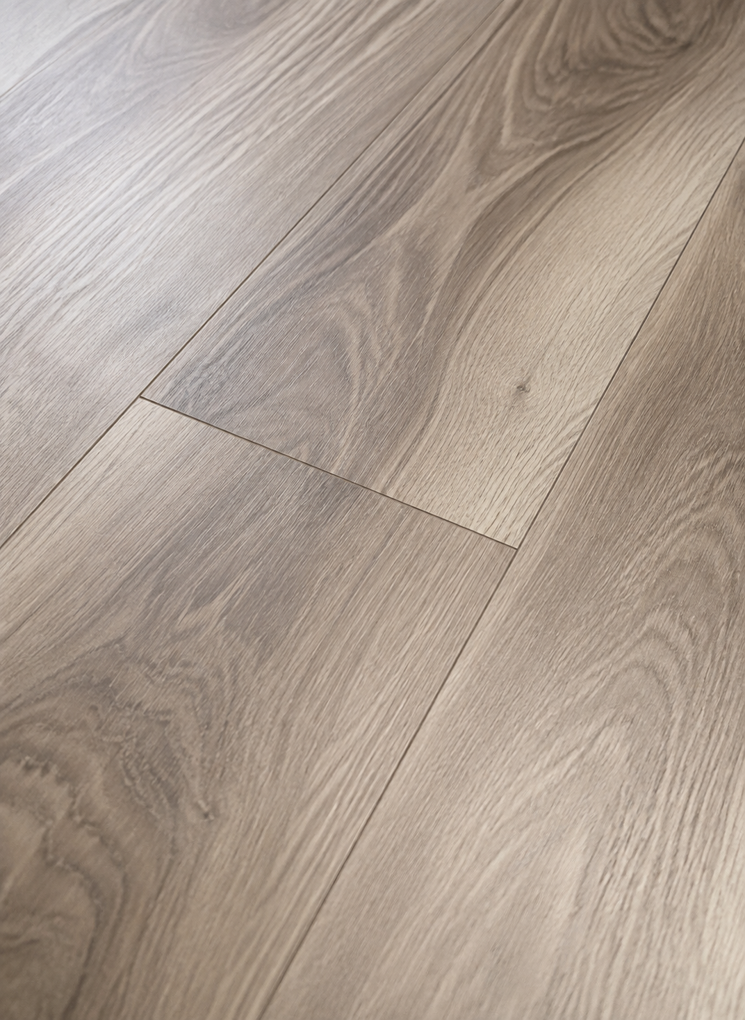 Santorini Beige SPC flooring grain and micro-beveled plank joints