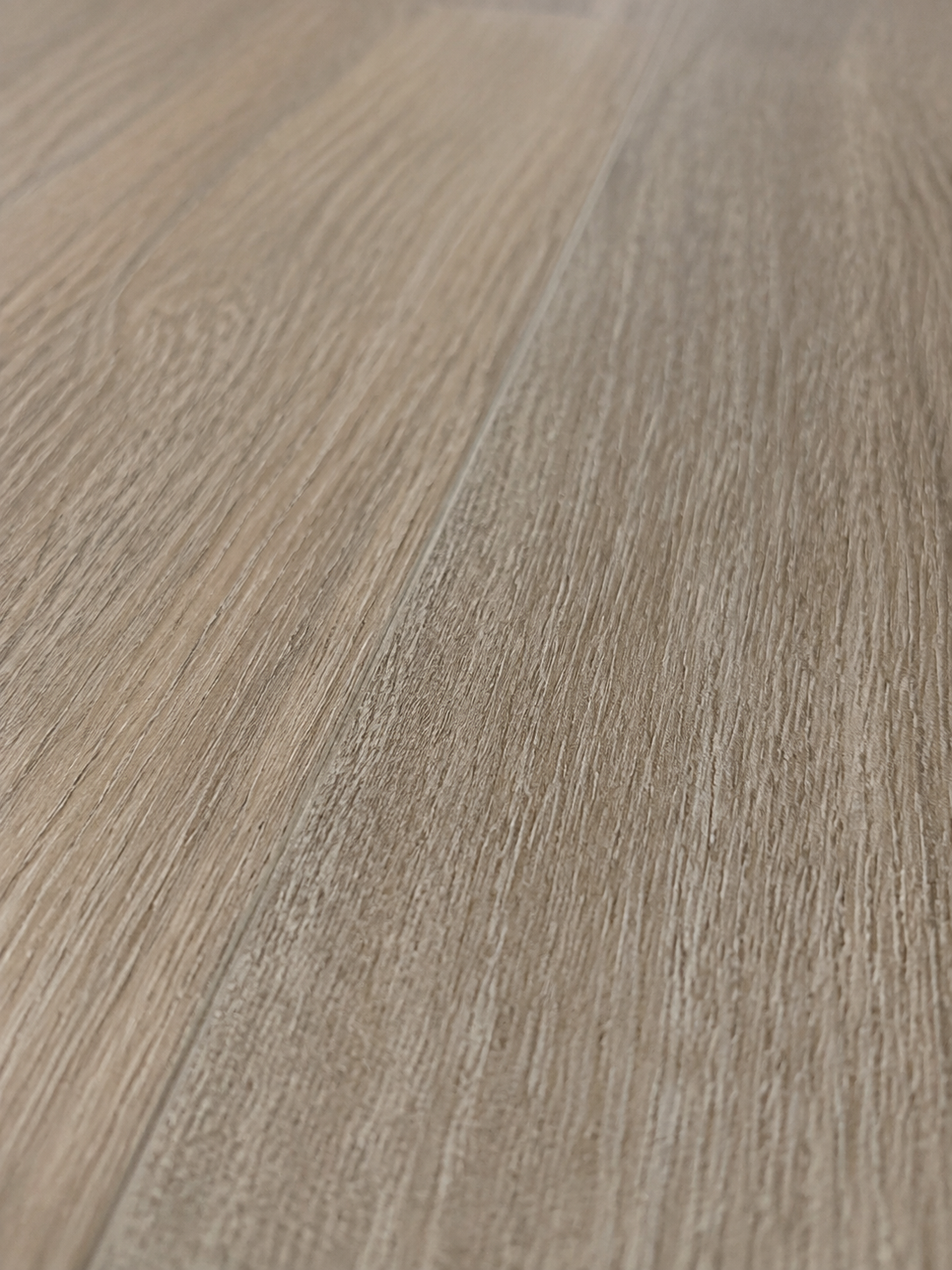 Alpine Mist SPC flooring close-up showing fine linear oak grain and subtle texture